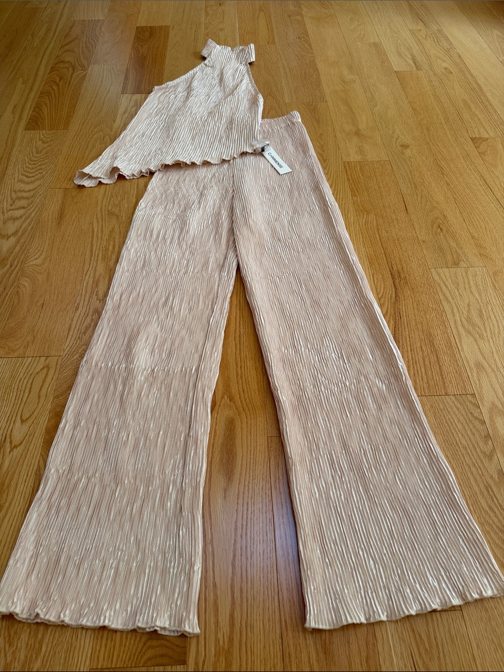 New! Commense small champagne crinkle halter top and wide leg pants set. - Picture 4 of 12